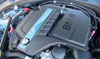 The twin-turbocharged inline 6-cylinder engine of the 2013 BMW ActiveHybrid 5