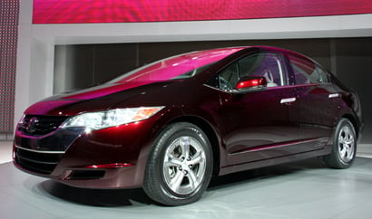 A three-quarter front view of the Honda FCX Clarity at the 2007 Los Angeles Auto Show
