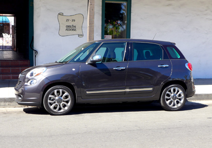 A three-quarter front view of the 2014 Fiat 500L