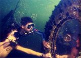Divers' exploring underwater at Jules' Undersea Lodge