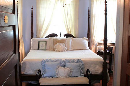 Room at Eva's Escape at the Gardenia Inn, San Antonio, TX Room at Eva's Escape at the Gardenia Inn, San Antonio, TX