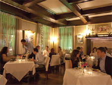 The dining room of Restaurant CINQ