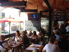 Dining room at Simmzy's, Manhattan Beach, CA Dining room at Simmzy's, Manhattan Beach, CA