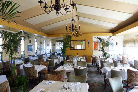 The dining room at Merriman’s, one of GAYOT's Top 10 Hawaii Regional Restaurants