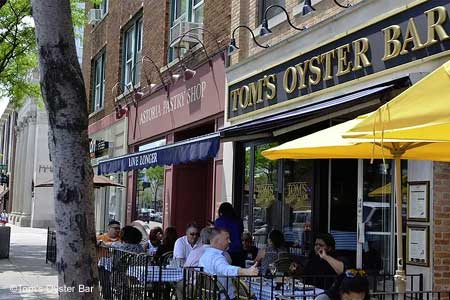 Tom's Oyster Bar hooks its clientele with good fish and seafood dishes