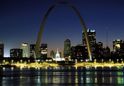 St. Louis and its famous arch at night