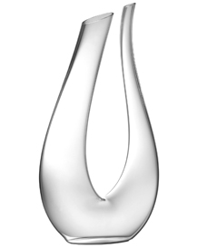 The Riedel Amadeo Lyra Decanter has a unique shape, allowing for effective and stylish decanting