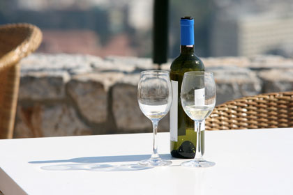Enjoy summertime sipping under the sun with our Top 10 Summer Wines
