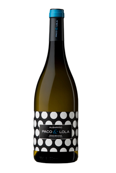 Paco & Lola 2015 Albariño has flavors of citrus and tropical fruit