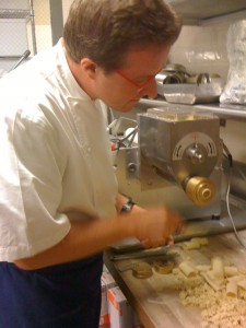 Chef Alessandro Cartumini shows us his P. Nuova pasta machine