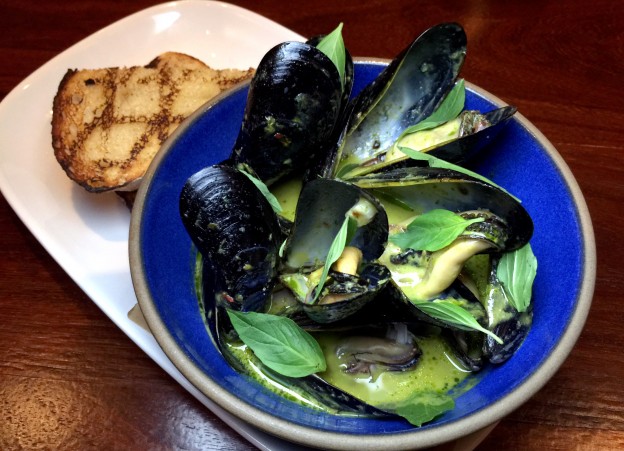 mussels in green curry