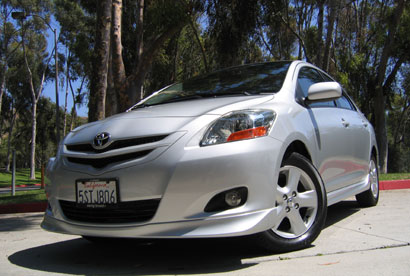 A three-quarter front view of a silver 2007 Toyota Yaris S Sedan