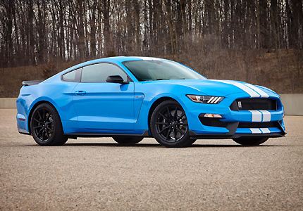 A three-quarter front view of the 2017 Ford Shelby GT350