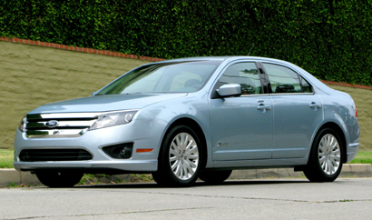 A three-quarter front view of a 2010 Ford Fusion Hybrid