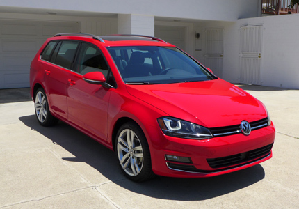 A three-quarter front view of the 2016 Volkswagen Golf Sportwagen TSI SEL