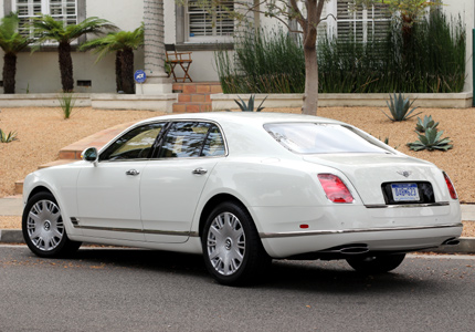 A three-quarter rear view of the 2016 Bentley Mulsanne
