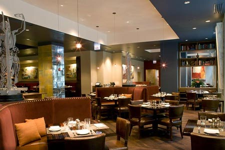 In the Financial District, this JW Marriott Chicago restaurant offers seasonally driven Italian cuisine.