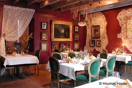 Enjoy a romantic prix-fixe meal at the Houmas House Plantation and Gardens.