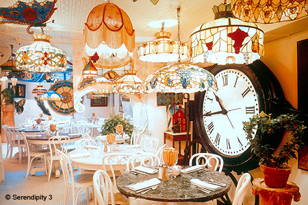Be prepared to wait at this decades-old Upper East Side ice cream parlor-eatery.