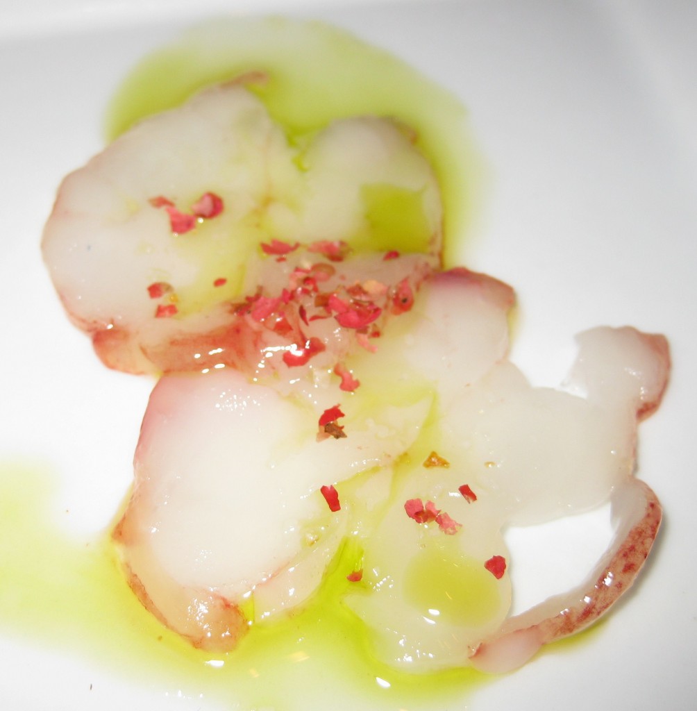 Aragosta lobster with pink peppercorns, grapefruit & chive oil