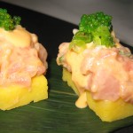 Spicy tuna sushi: tobiko and cucumbers