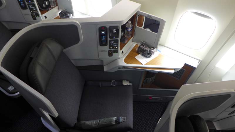 Luxurious Perks in Business Class on American Airlines' New Boeing 777