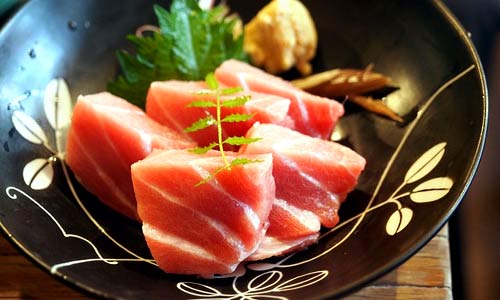 Japanese food: tuna sashimi