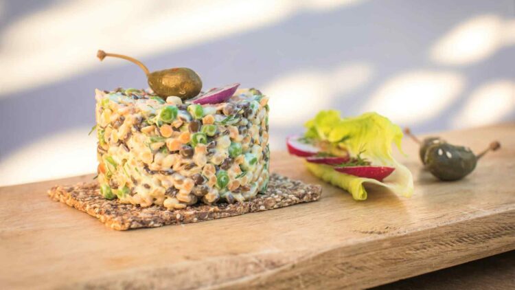 Quinoa salad: a vegan recipe creamy vegetable tartare